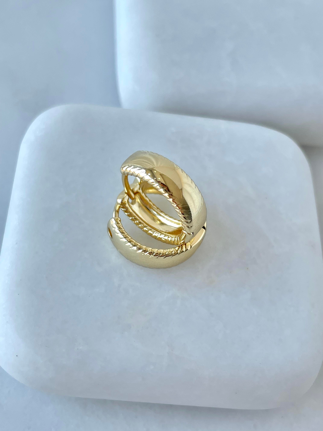 Özel Seri İşleme Kenarlı Halka Küpe Gold