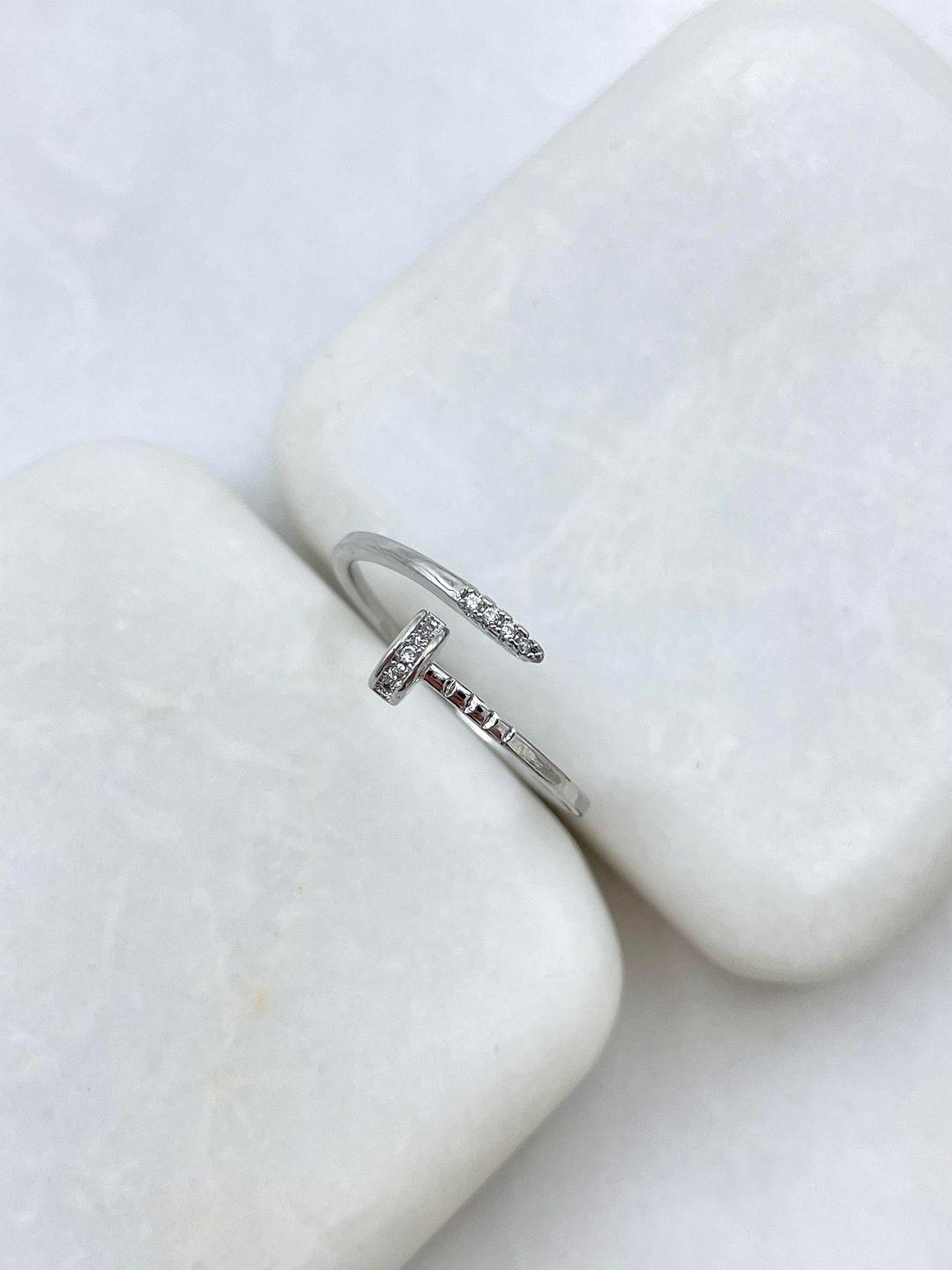 Altın Kaplama Gömme Taşlı ve Desenli Çivi Yüzük Gümüş