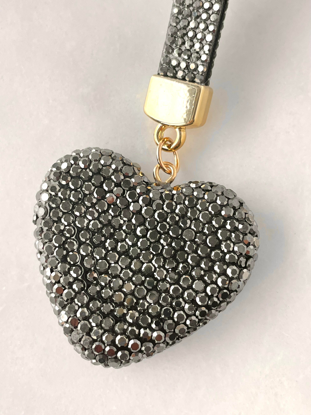 Kristal Taşlı Kalp Çanta Aksesuarı Füme