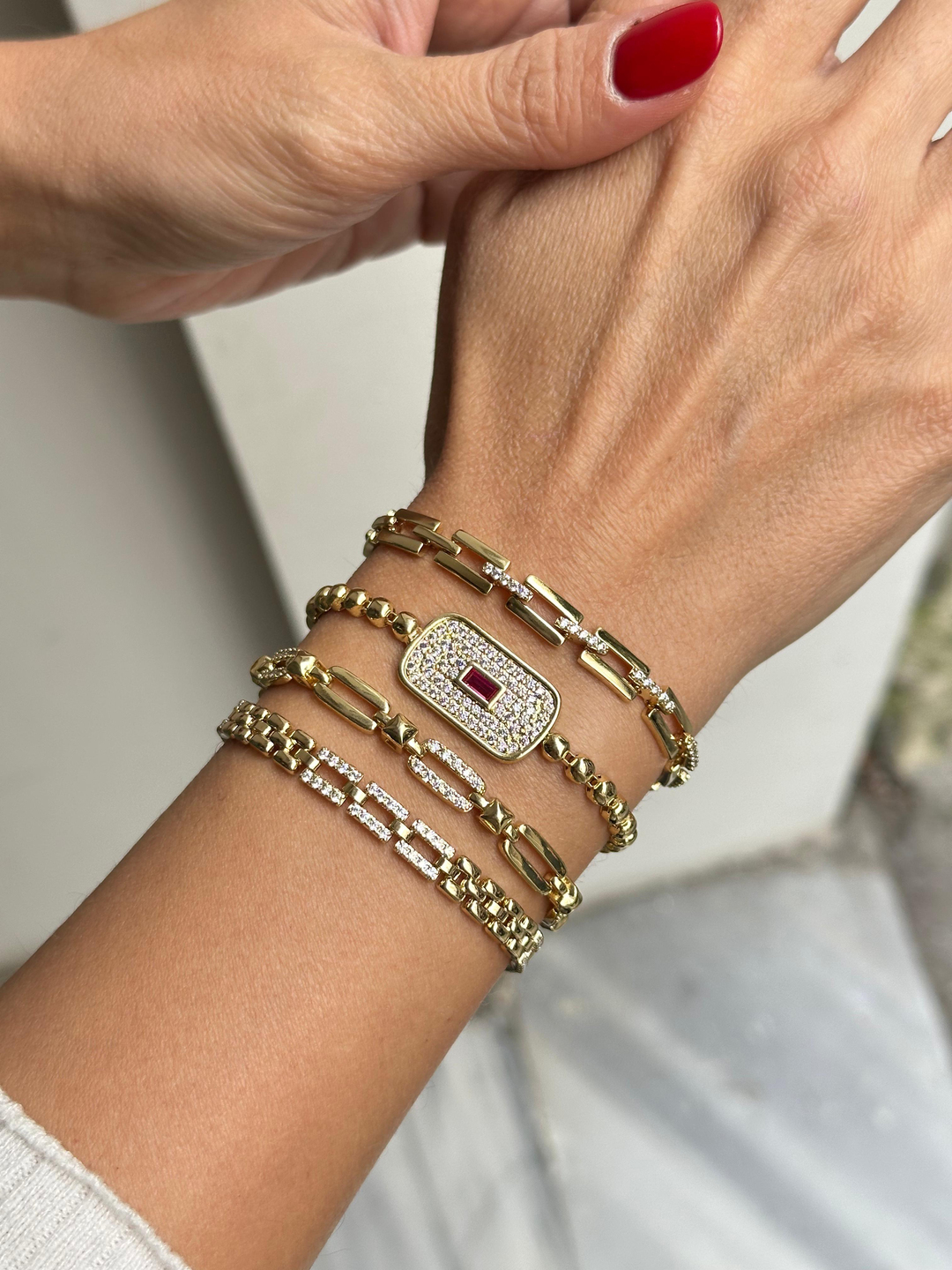 Özel Seri Gömme Taşlı Kordon Zincir Bileklik Gold