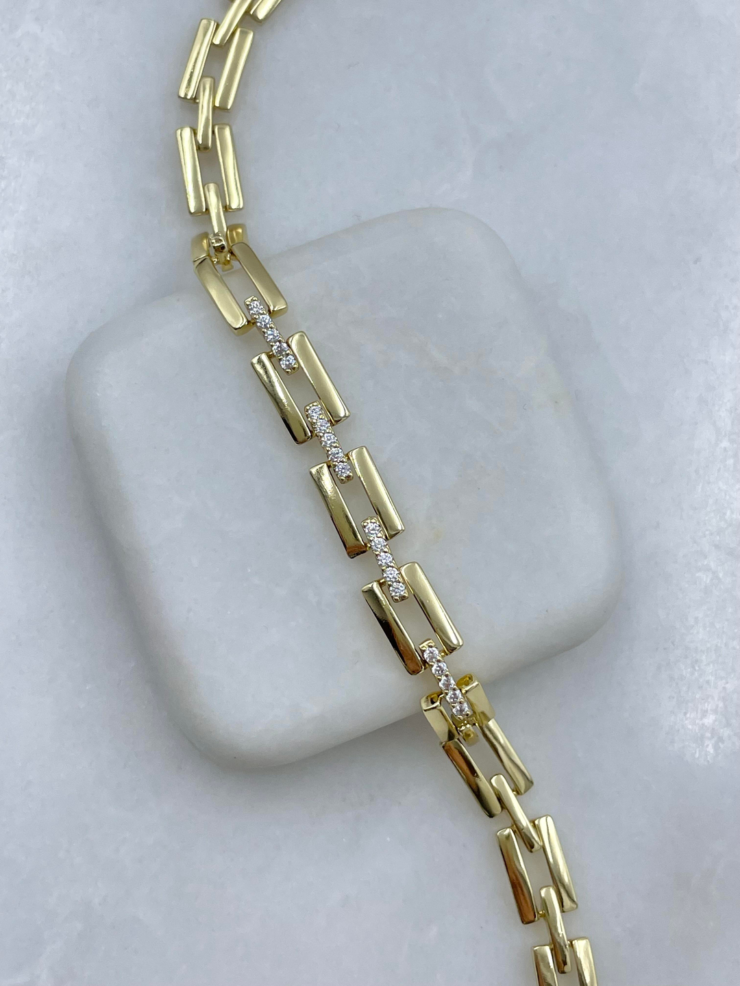 Özel Seri Gömme Taşlı İçi Boş Dikdörtgen Zincir Bileklik Gold