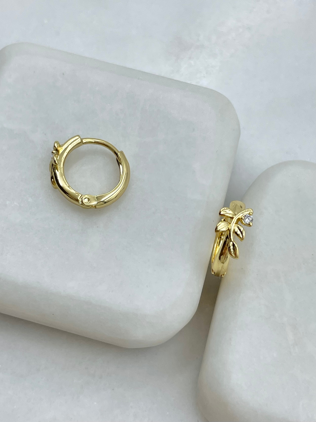 Özel Seri Kristal Taşlı Yaprak Model Küpe Gold