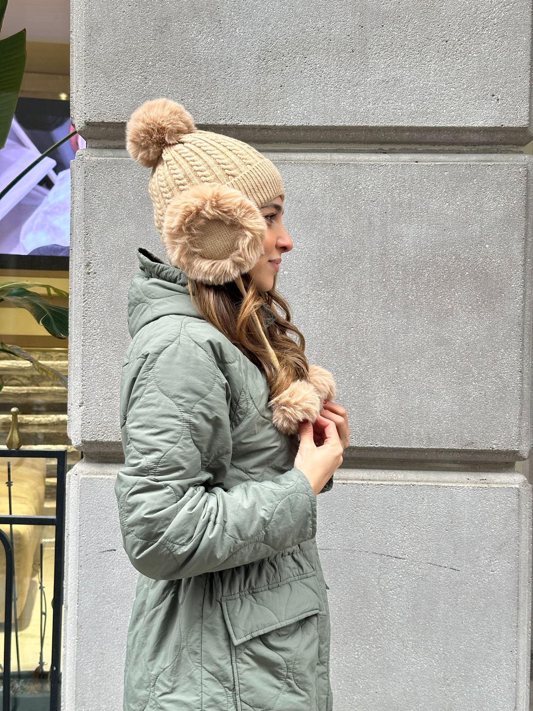 Kulaklıklı Ponponlu Bere Vizon