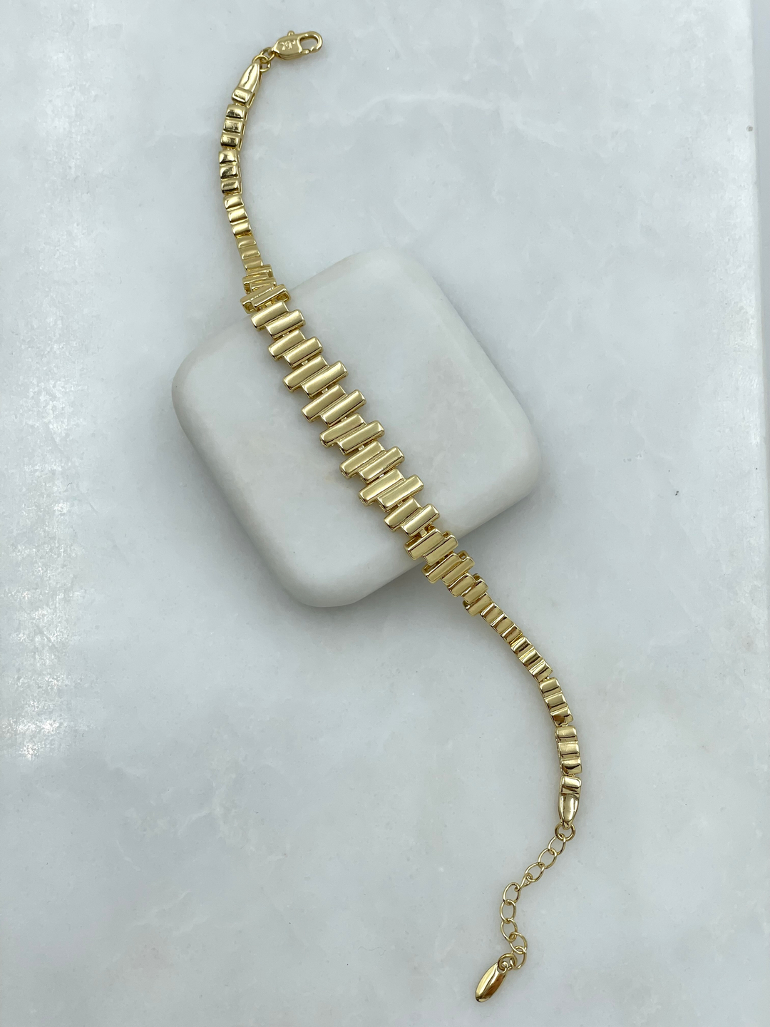 Özel Seri Asimetrik Boru Model Bileklik Gold