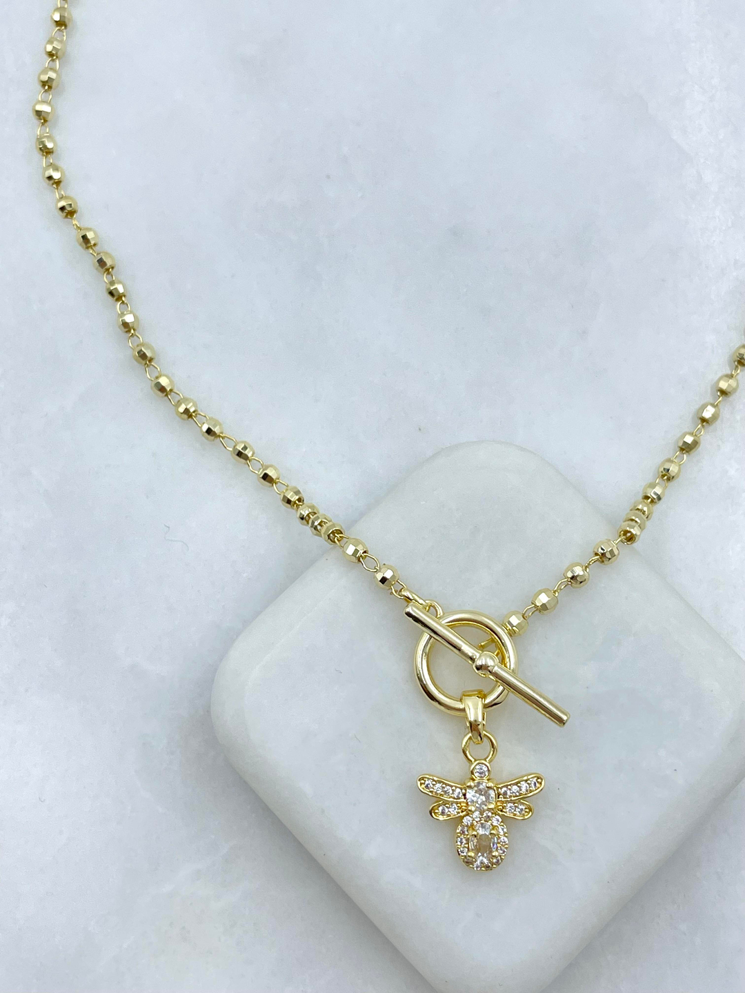 Altın Kaplama Arı Sallantılı Önden Kilit Kolye Gold