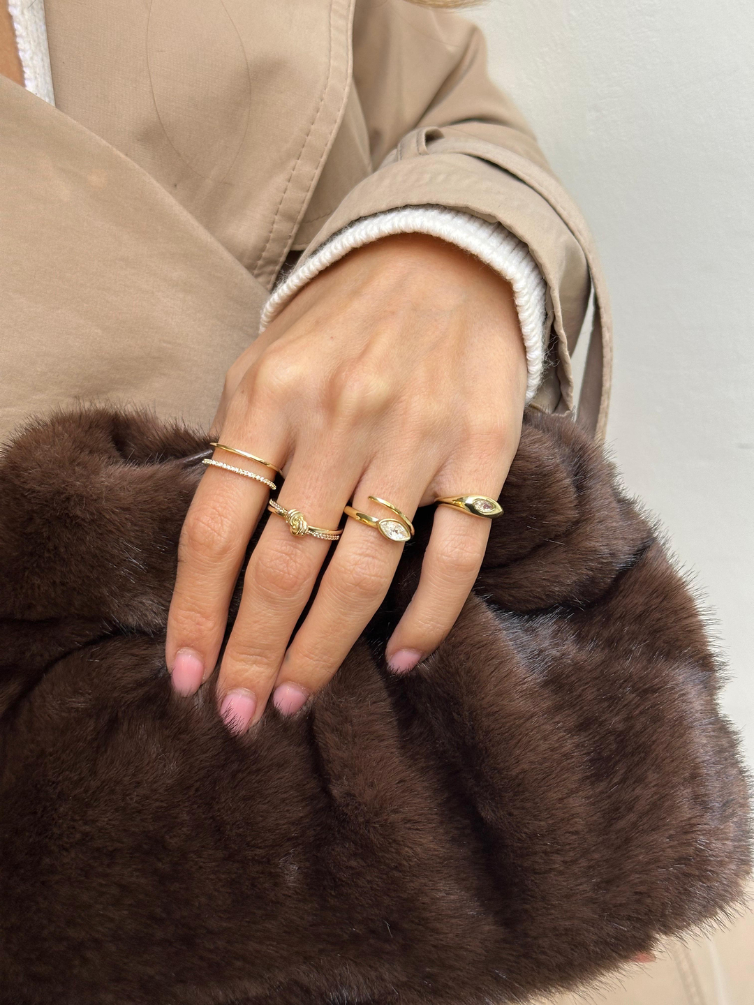 Altın Kaplama Kristal Taşlı Bombeli Serçe Parmak Yüzüğü Gold