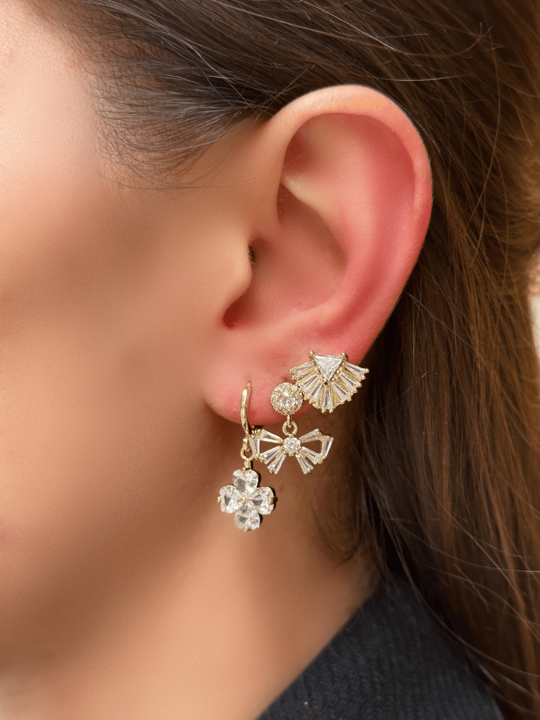 Altın Kaplama Üçlü Kristal Taşlı Çiçek ve Kurdele Set Küpe Gold