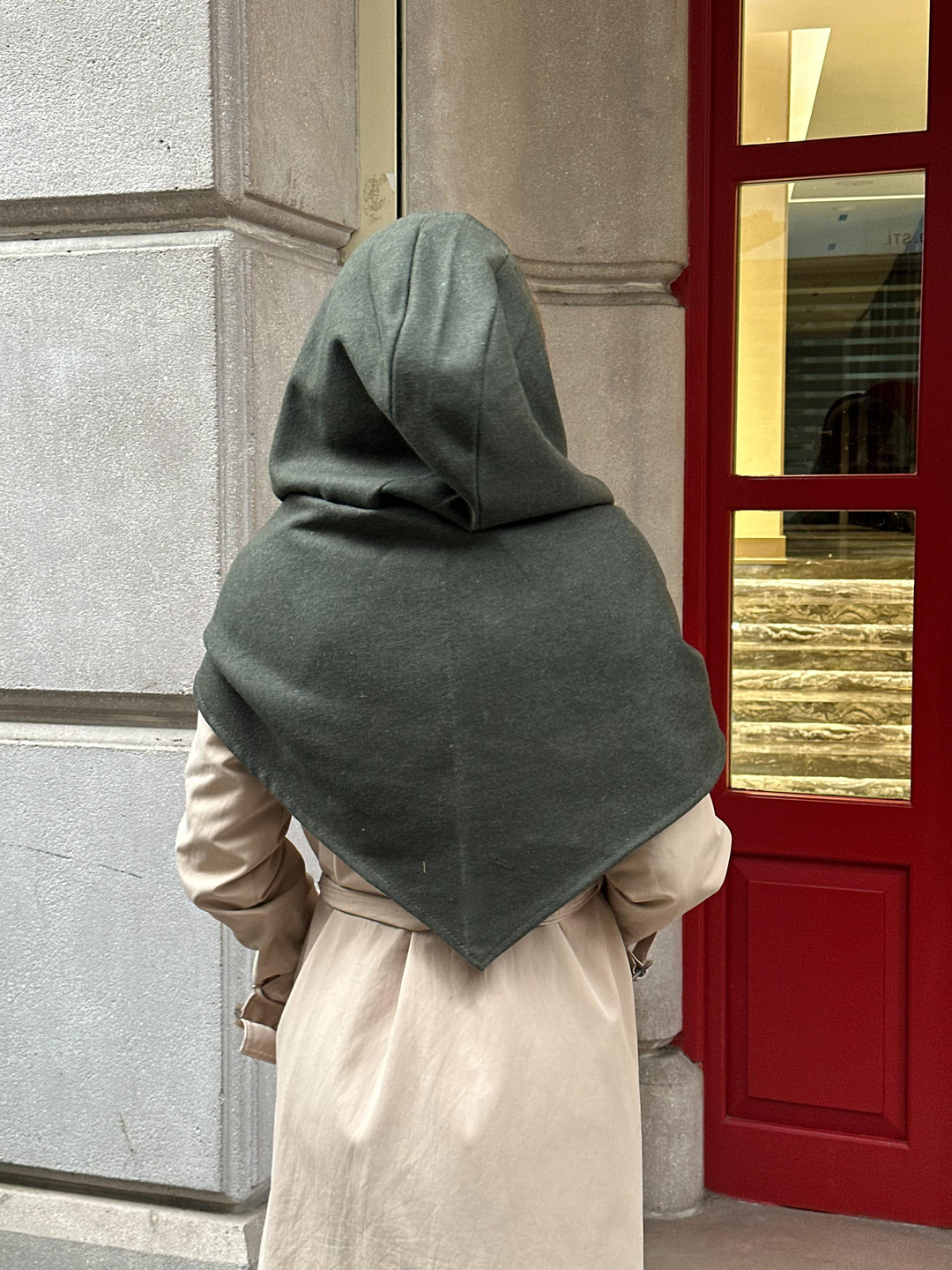 Üçgen Kapüşonlu Omuz Şalı Haki