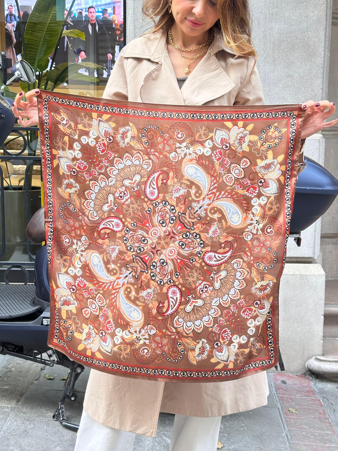 Etnik Desenli Kahve Fular 70 x 70 Renkli