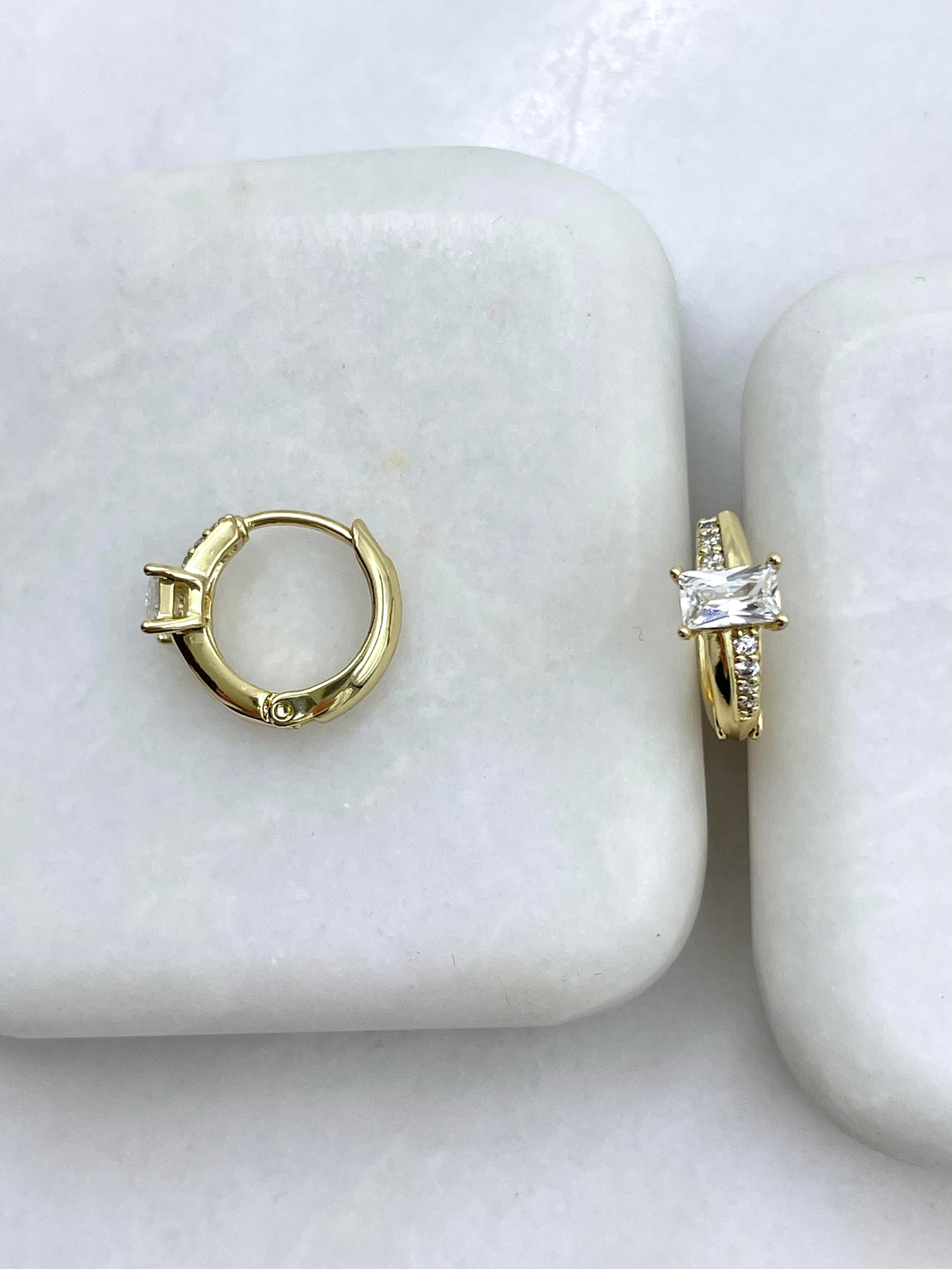 Özel Seri Gömme ve Baget Taşlı Halka Küpe Gold