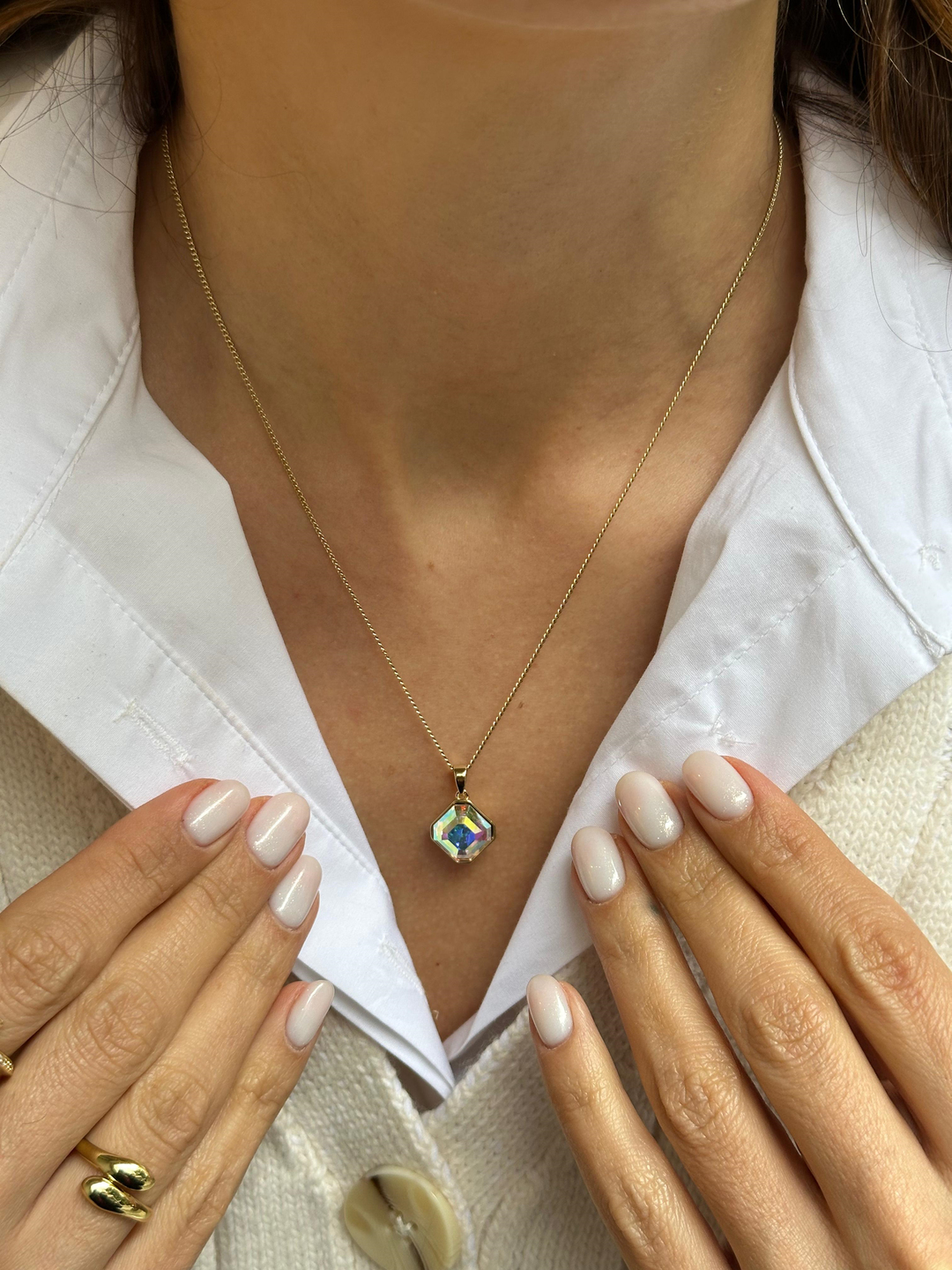 Özel Seri Swarovski Taşlı Kare Model Kolye Gold