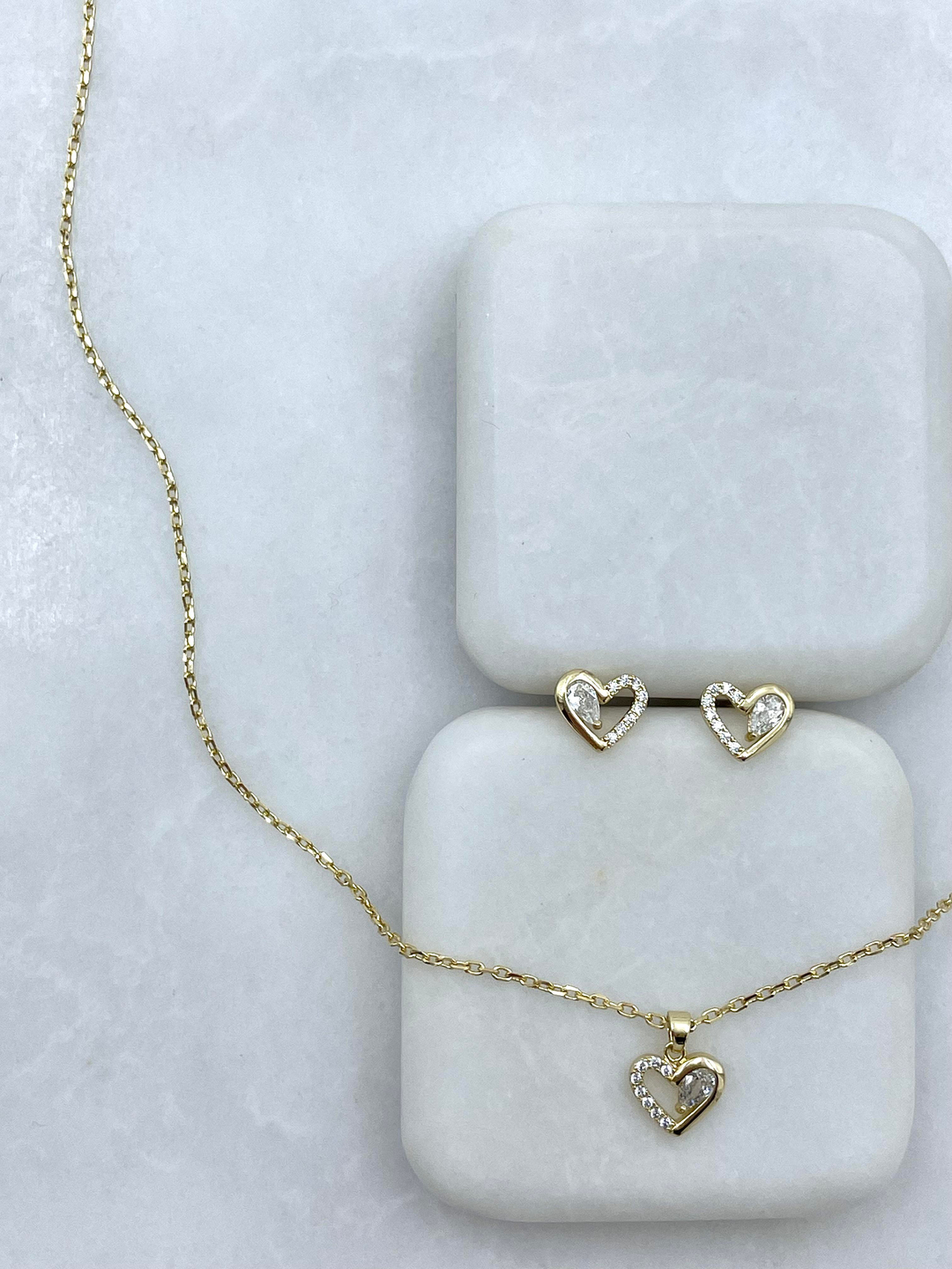 Özel Seri Gömme ve Kristal Taşlı Kalpli Kolye ve Küpe Seti Gold