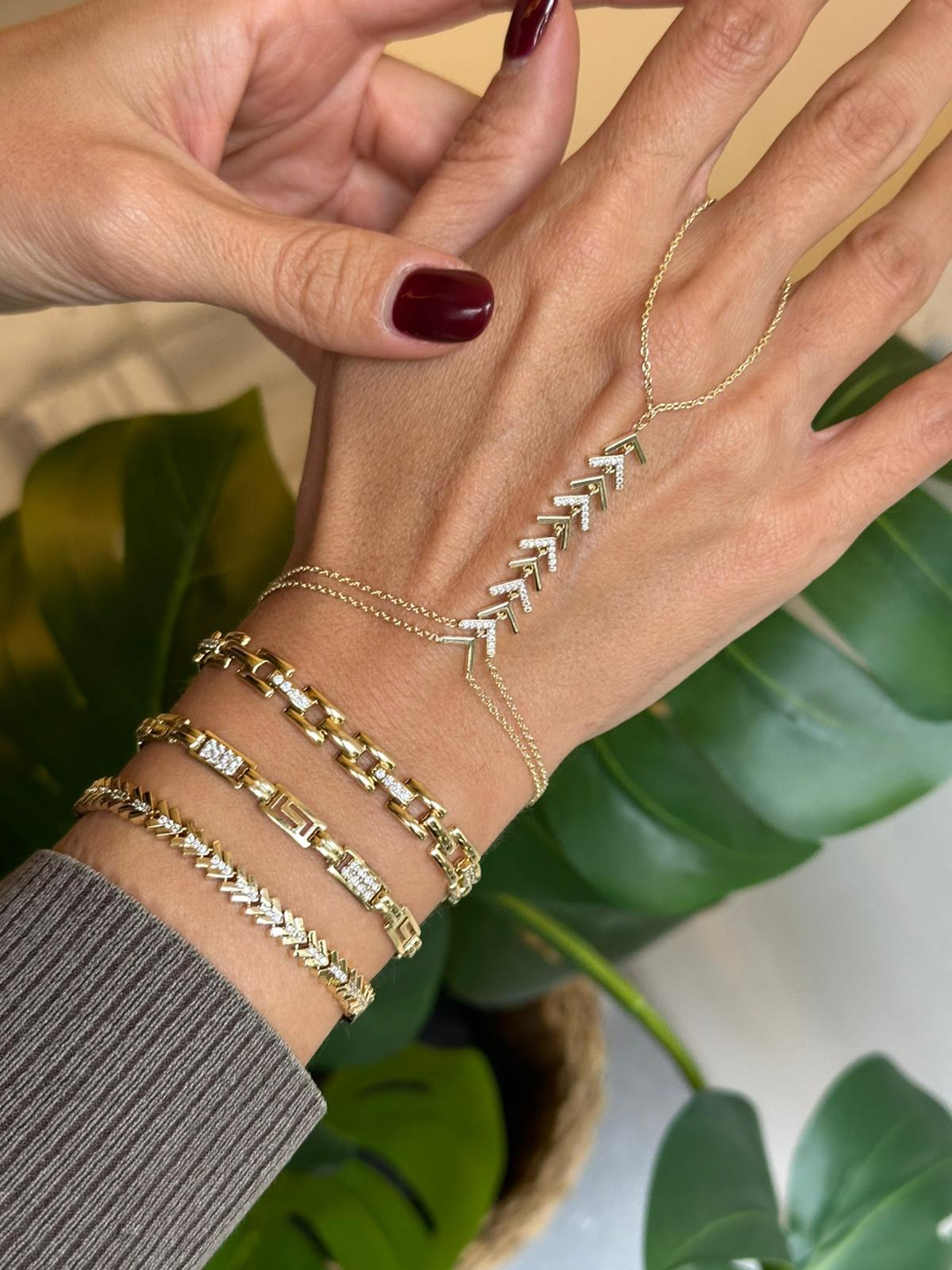 Altın Kaplama Gömme Taşlı Ok Model Şahmeran Gold