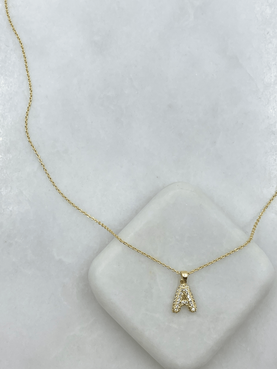 Altın Kaplama Gömme Taşlı Küçük Bombeli Harf Kolye Gold