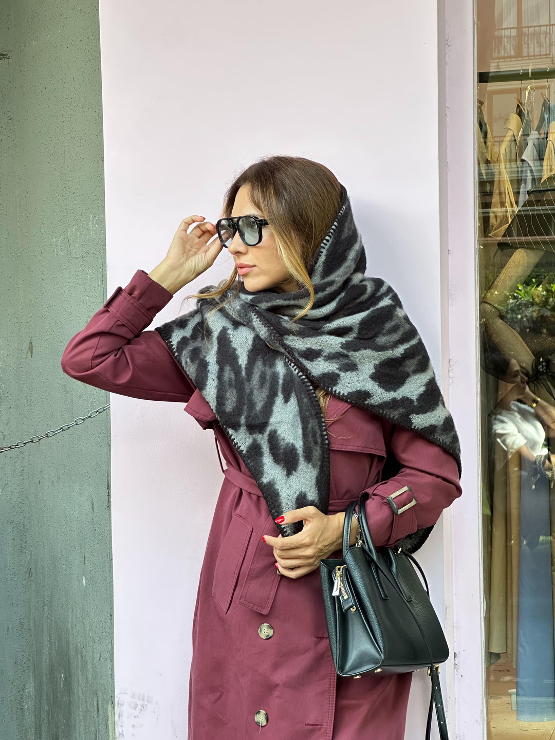 Leopar Desenli Sim Detaylı Üçgen Triko Şal Gri