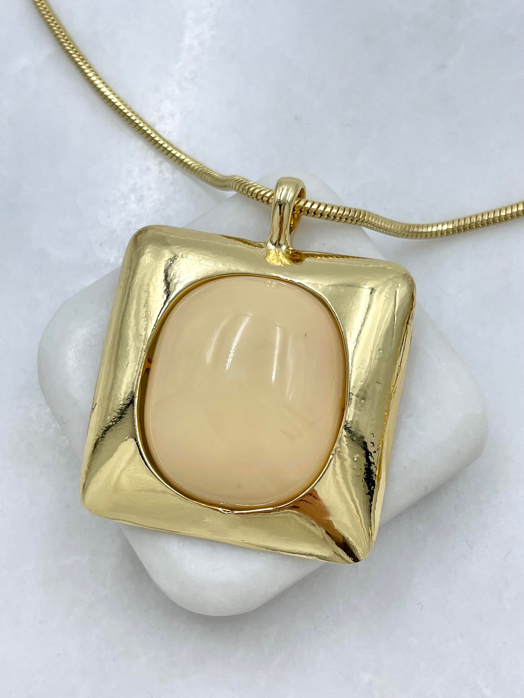 Altın Kaplama Gold Çerçeveli Doğal Taş Vintage Kolye Ekru