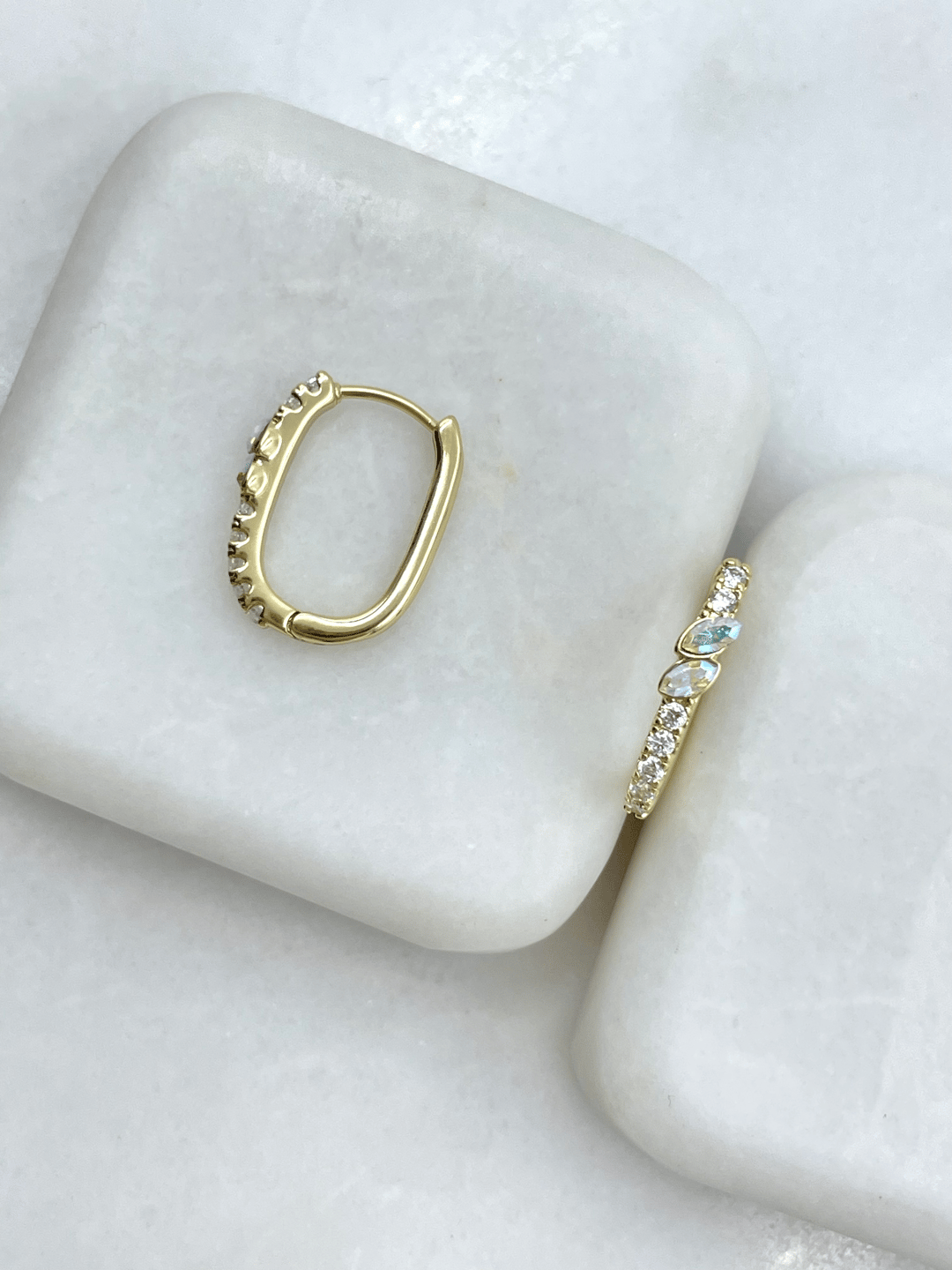 Özel Seri Gömme ve Swarovski Taşlı U Küpe Gold