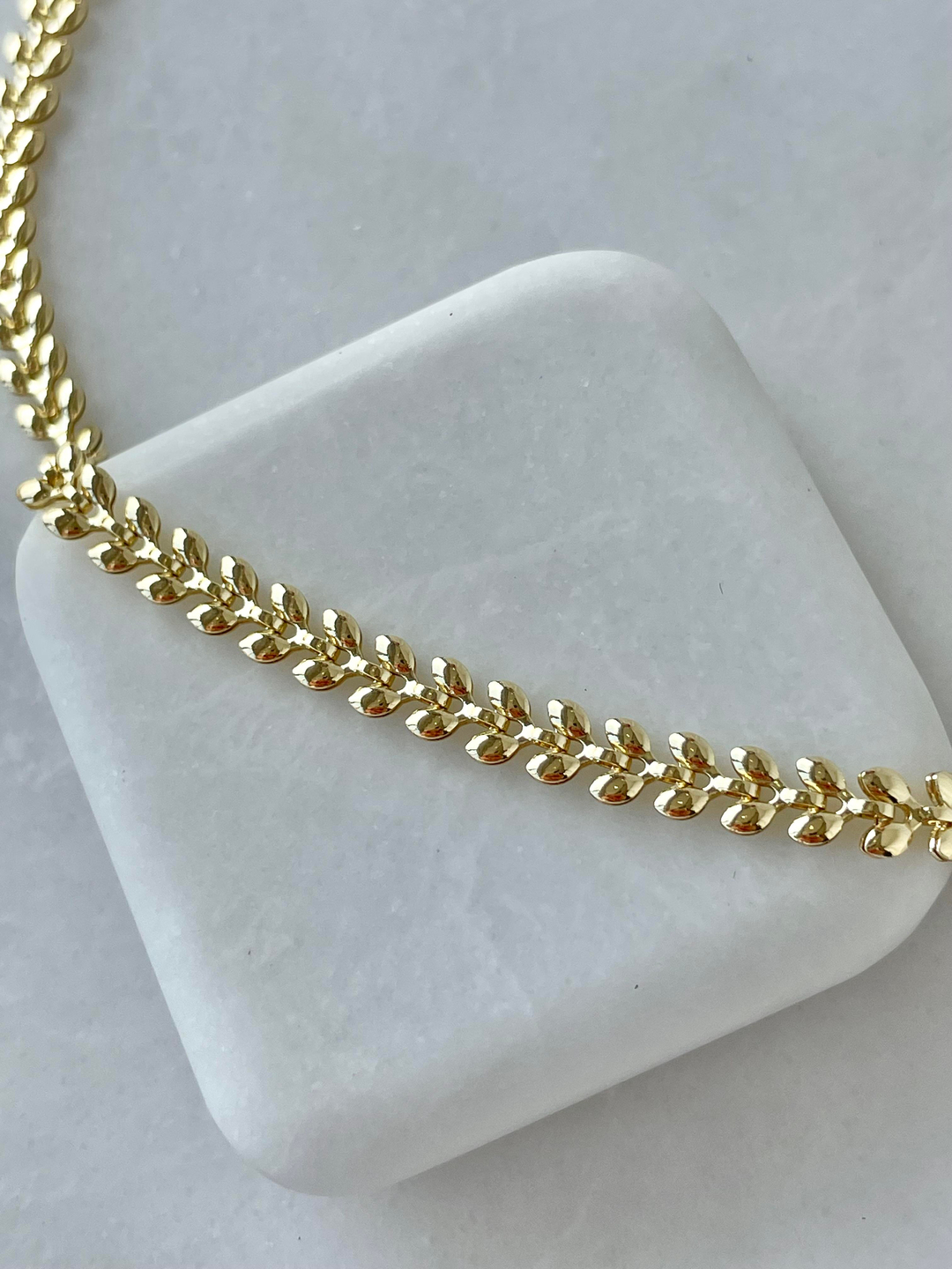 Altın Kaplama Dizi Yaprak Model Kolye Gold