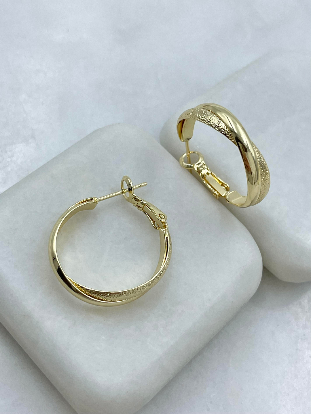 Altın Kaplama Kumlu Sarmal Halka Küpe Gold