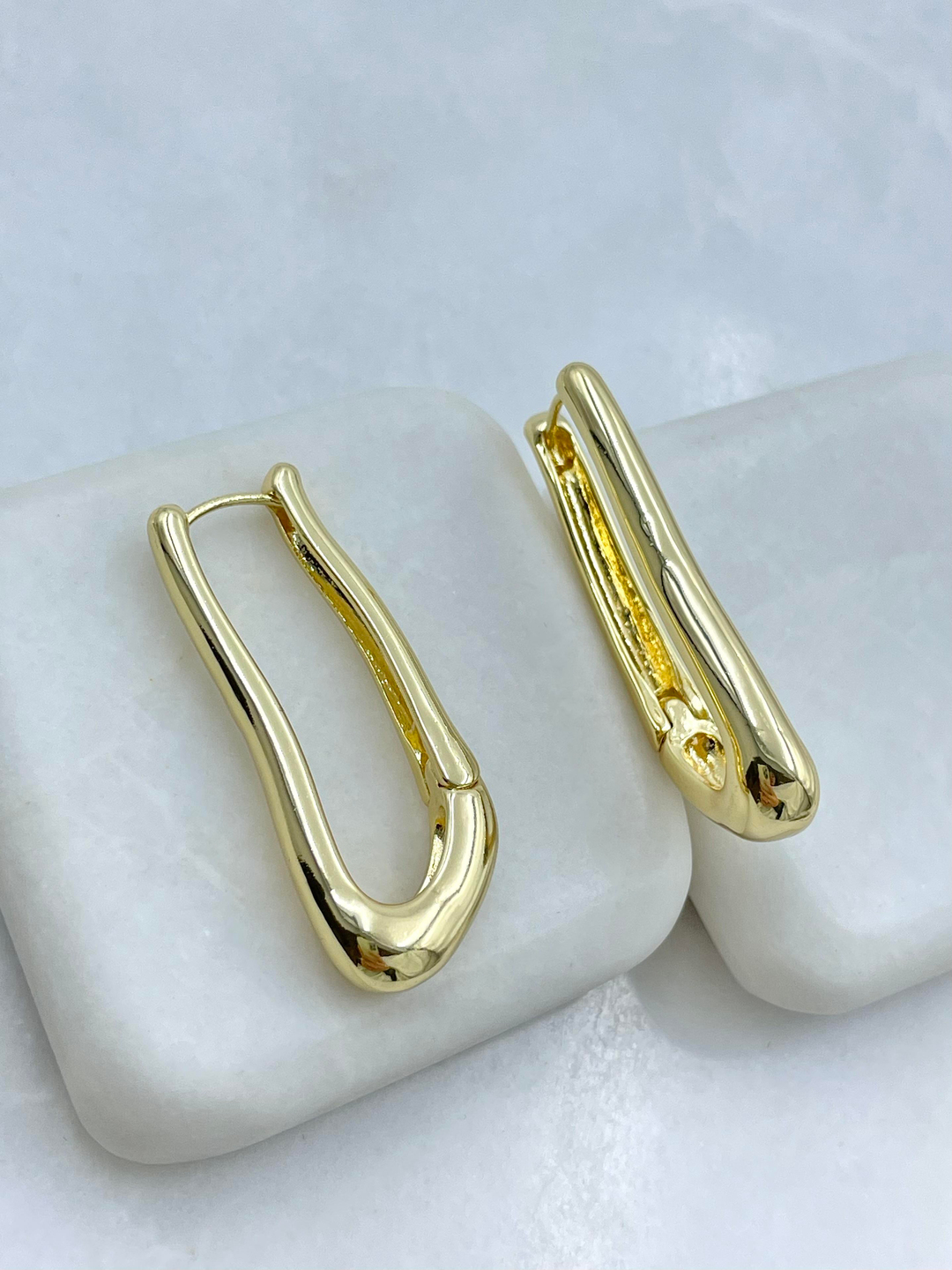 Altın Kaplama Dalgalı U Model Küpe Gold