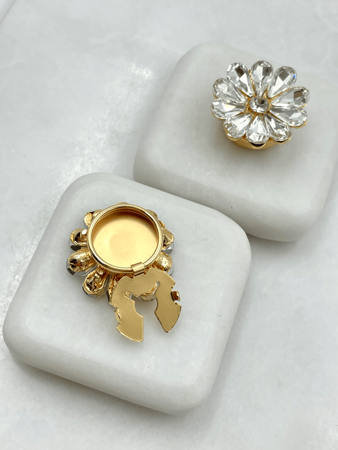 Kristal Taşlı Çiçek Düğme Aksesuarı Gold