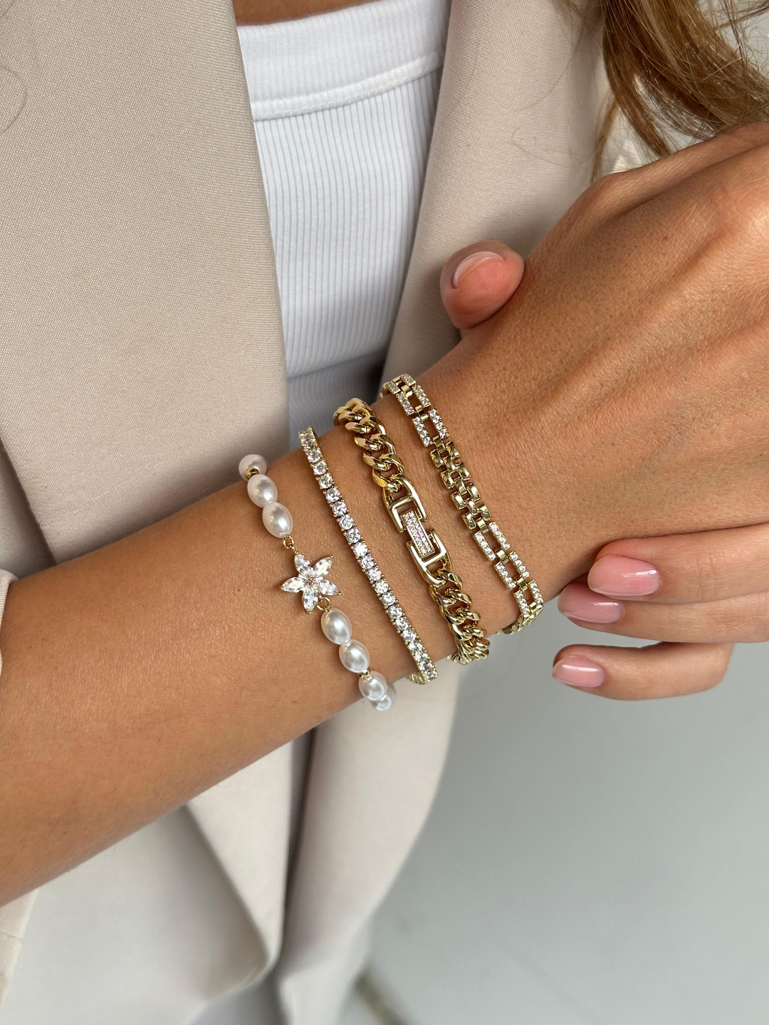 Özel Seri Zirkon Taşlı Dikdörtgen ve Kordon Model Bileklik Gold