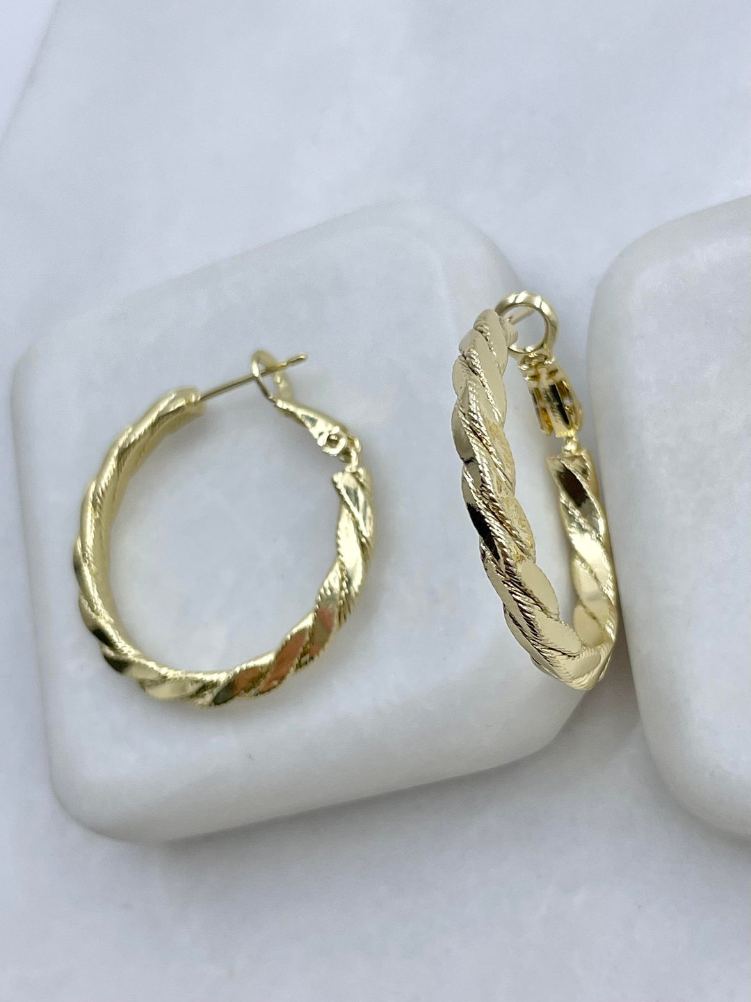 Altın Kaplama Işıltılı Sarmal Küpe 3 cm Gold