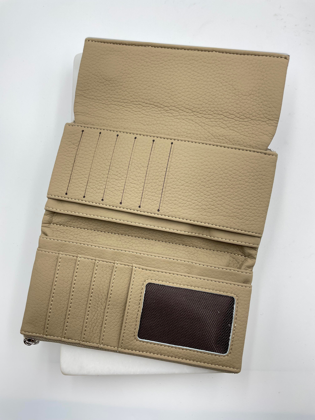 Metal Detaylı Cüzdan Vizon