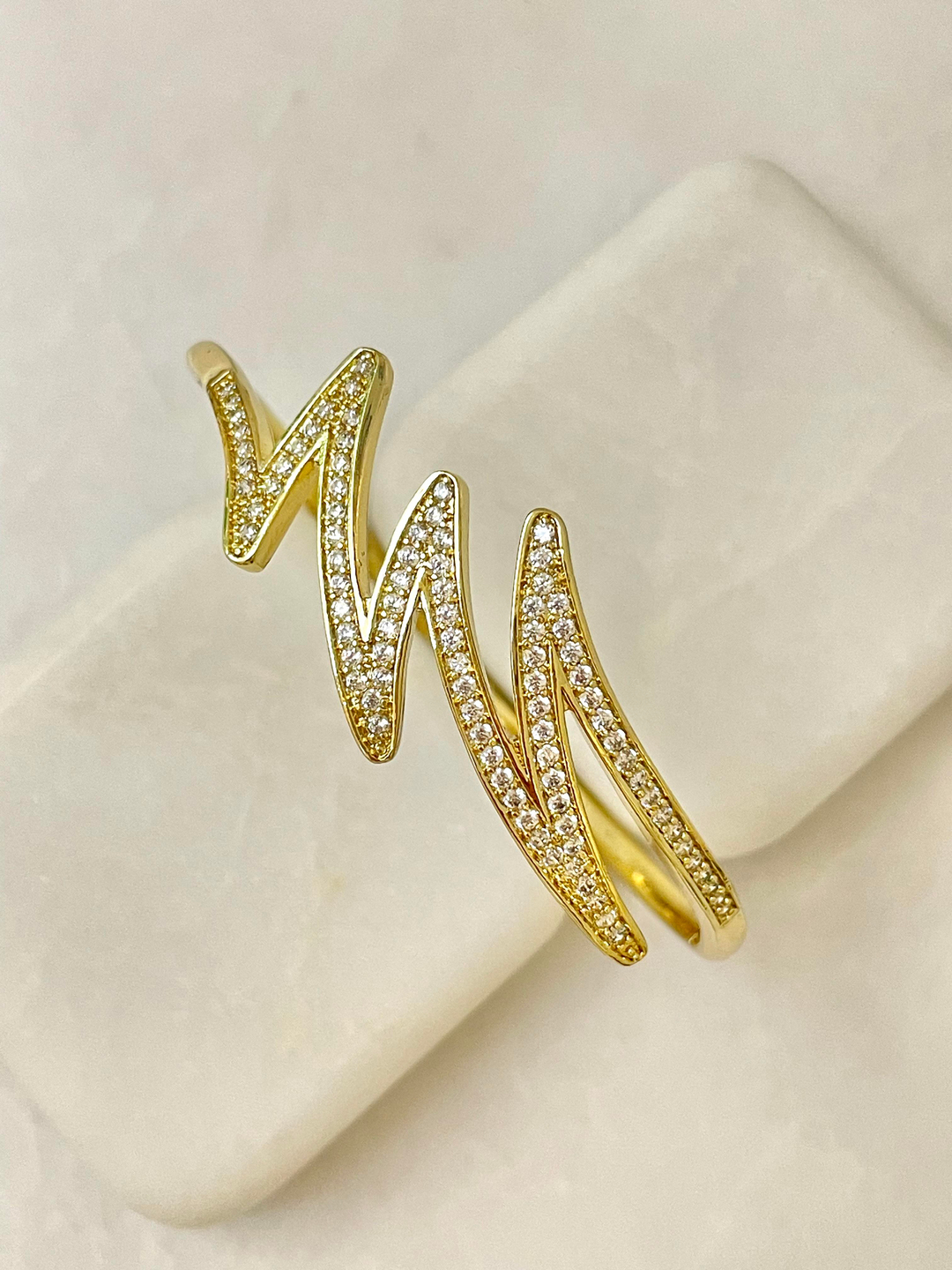 Özel Seri Zirkon Taşlı Asimetrik Kelepçe Gold