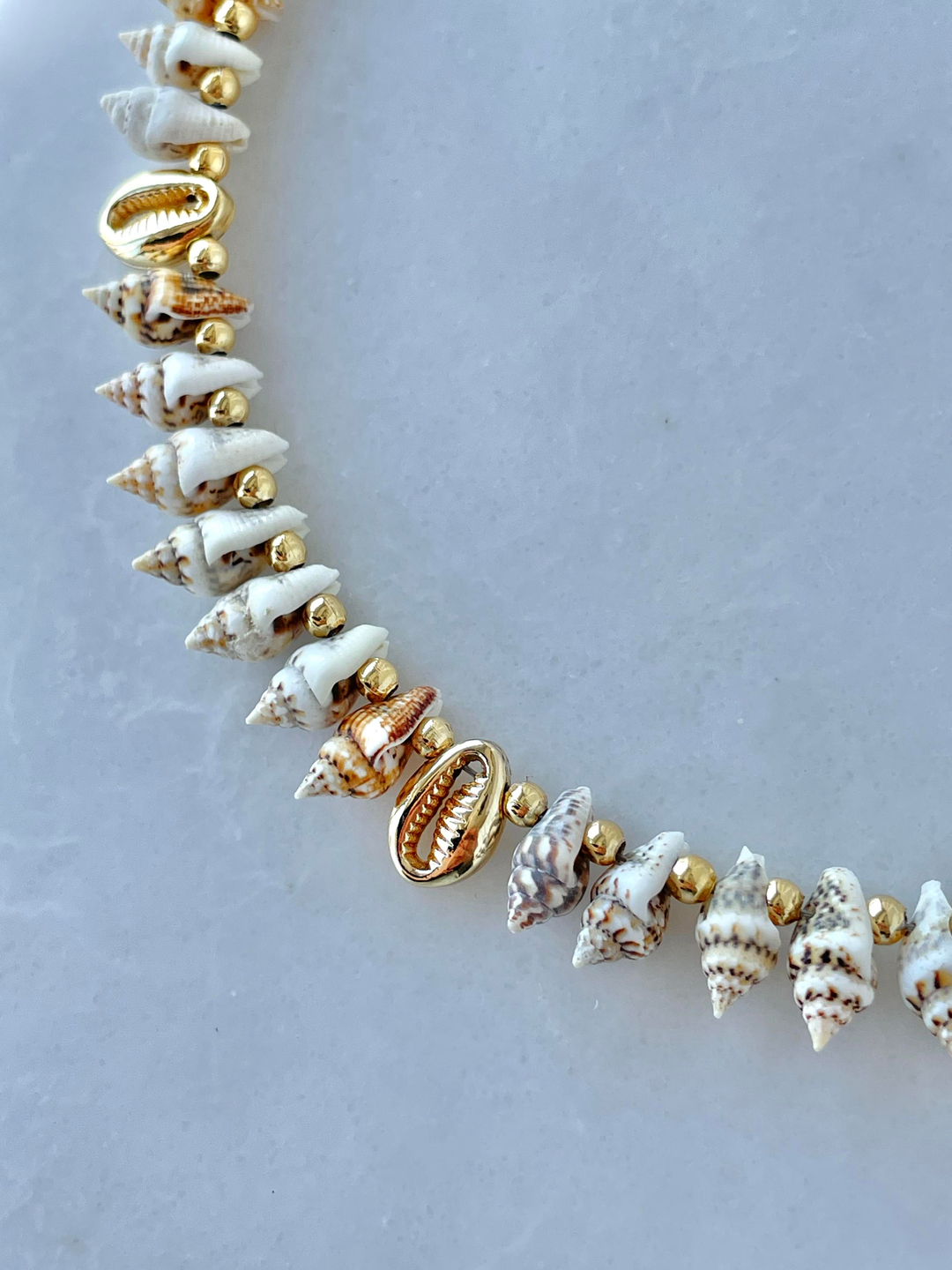 Deniz Kabuğu ve Boru Boncuk Kolye Gold