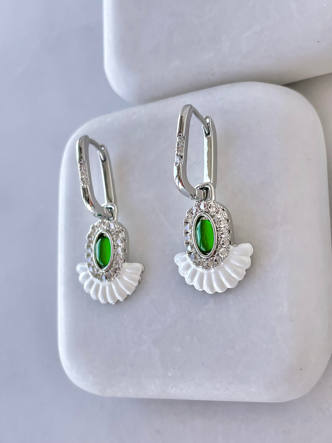 Altın Kaplama Gömme ve Yeşil Taşlı Tasarım Küpe Gümüş