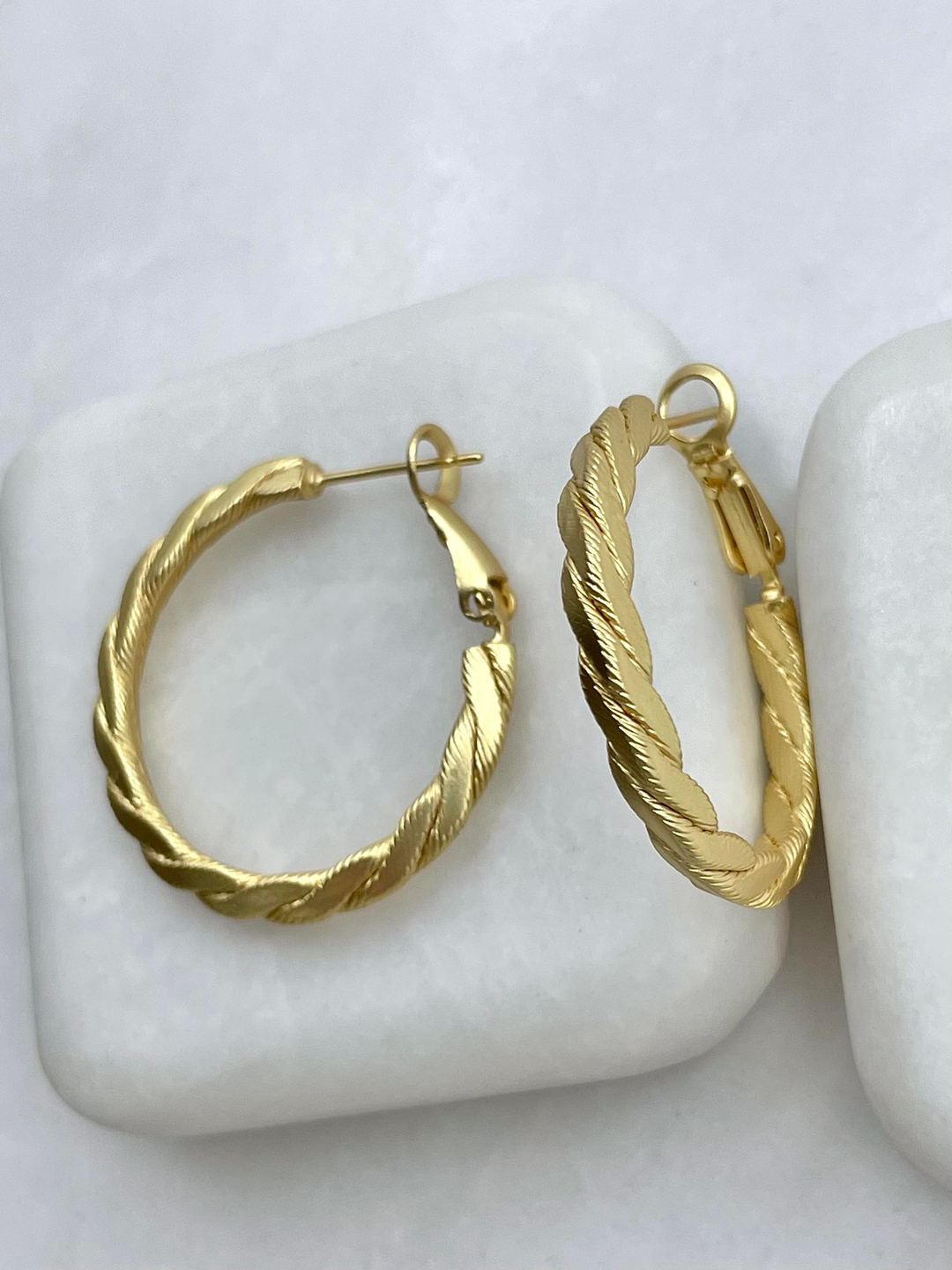 Altın Kaplama Sarmal Mat Halka Küpe Gold