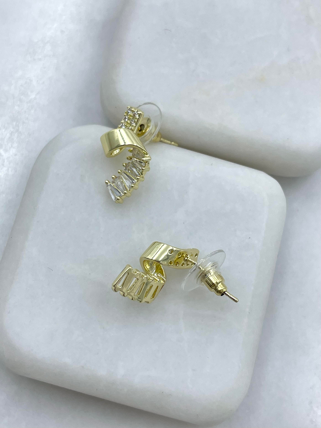 Altın Kaplama Baget Taşlı Kıvrım Küpe Gold