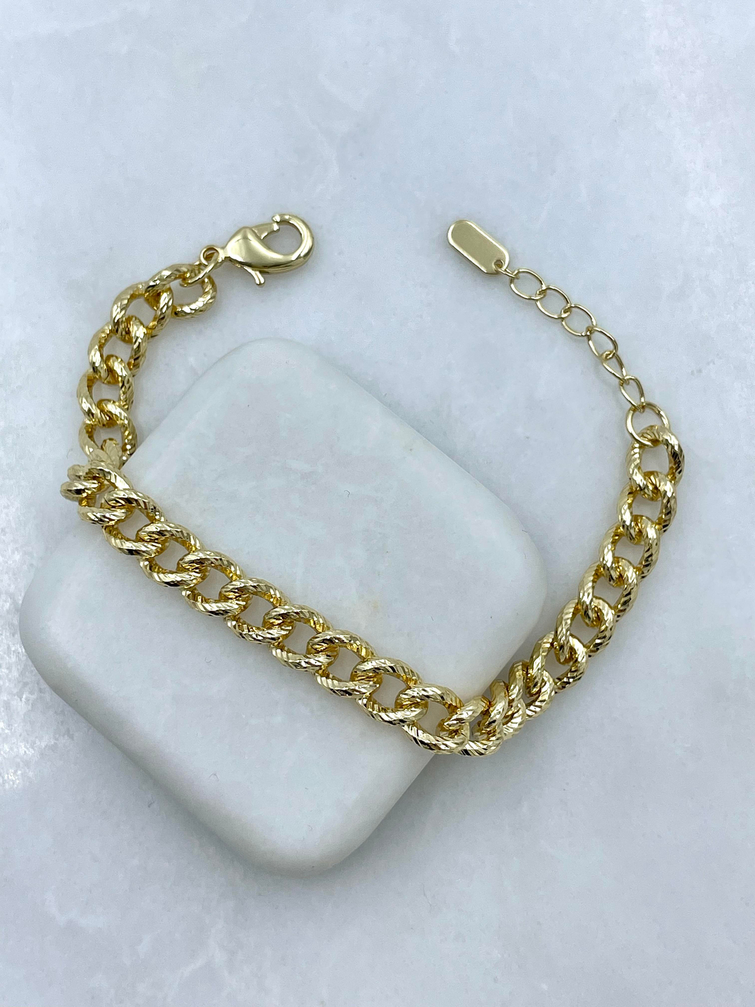 Altın Kaplama İşlemeli Zincir Model Bileklik Gold