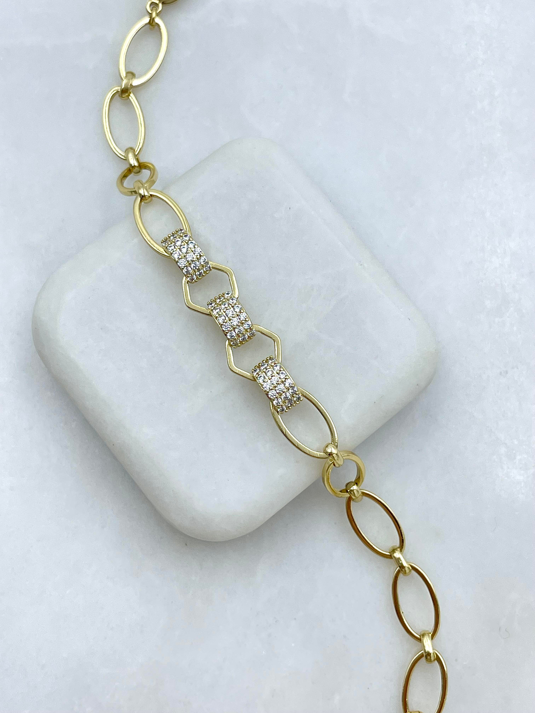 Özel Seri Gömme Taşlı İçi Boş Daire Bileklik Gold