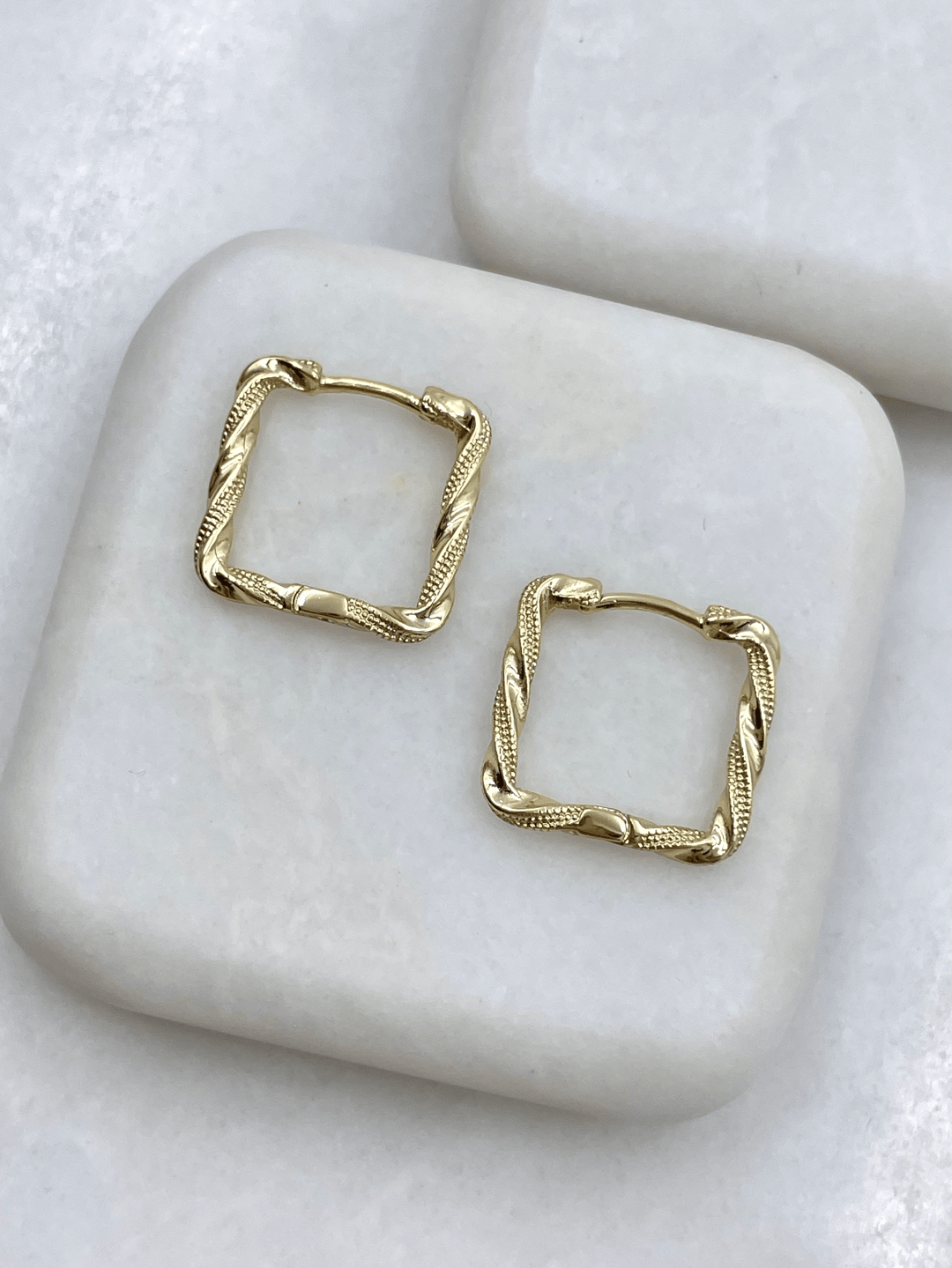 Özel Seri Burgu Kare Küpe Gold