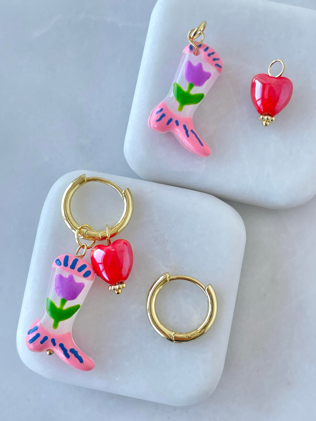 Altın Kaplama Kalp ve Çizme Charmlı Halka Küpe Gold