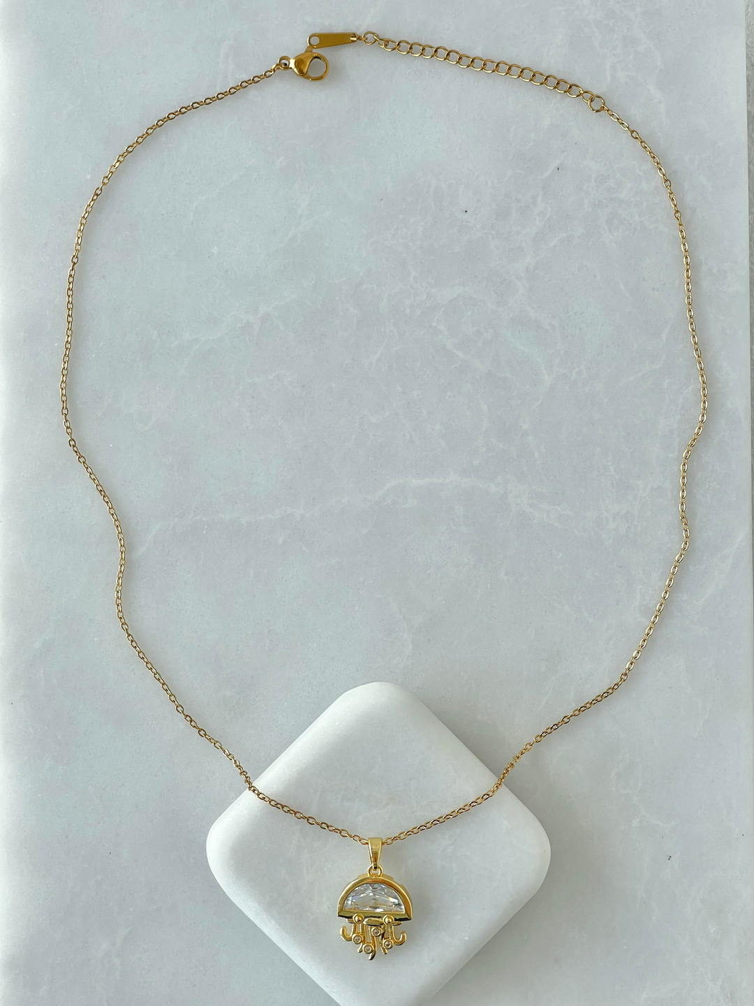 Çelik Kristal Taşlı Deniz Anası Kolye Gold