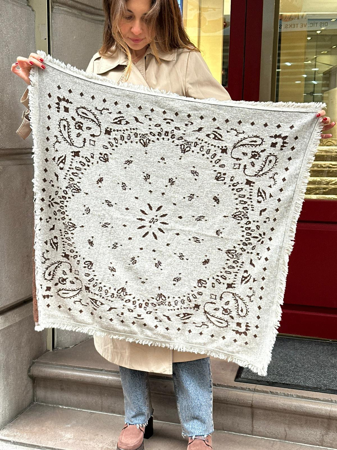 Püsküllü Kare Etnik Şal Bej