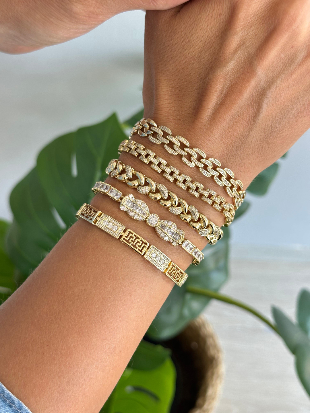 Özel Seri Kristal Taşlı Fiyonk Model Bileklik Gold