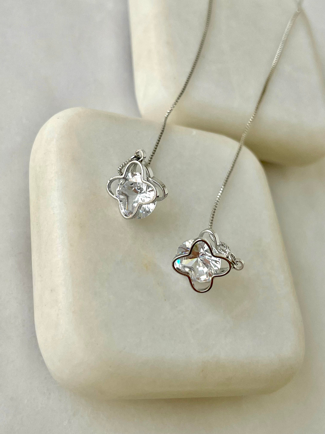 Altın Kaplama Çiçek Kristal Sallantılı Küpe