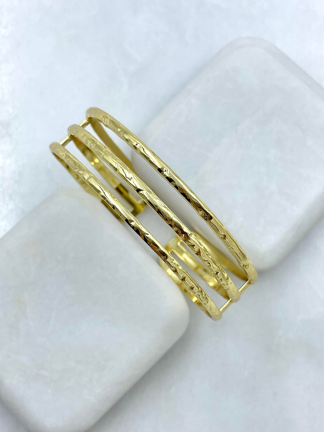 Çelik Desenli Üç Sıra Kelepçe Bileklik Gold