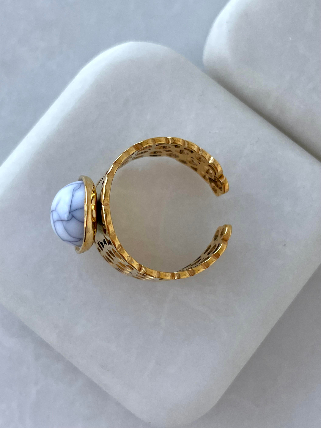 Doğal Taş Görünümlü Kafes Yüzük Beyaz