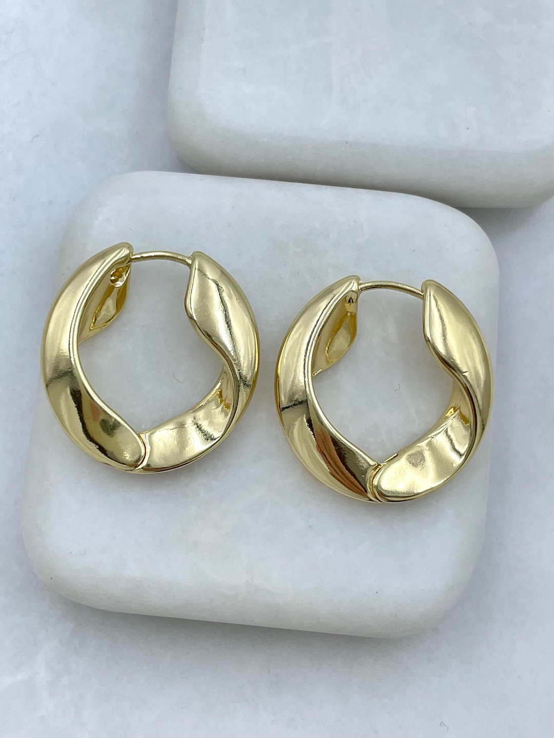 Altın Kaplama Kıvrım Model Halka Küpe Gold