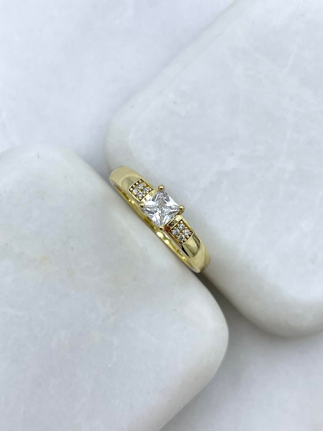 Özel Seri Kare Kristal Taşlı Yüzük Gold