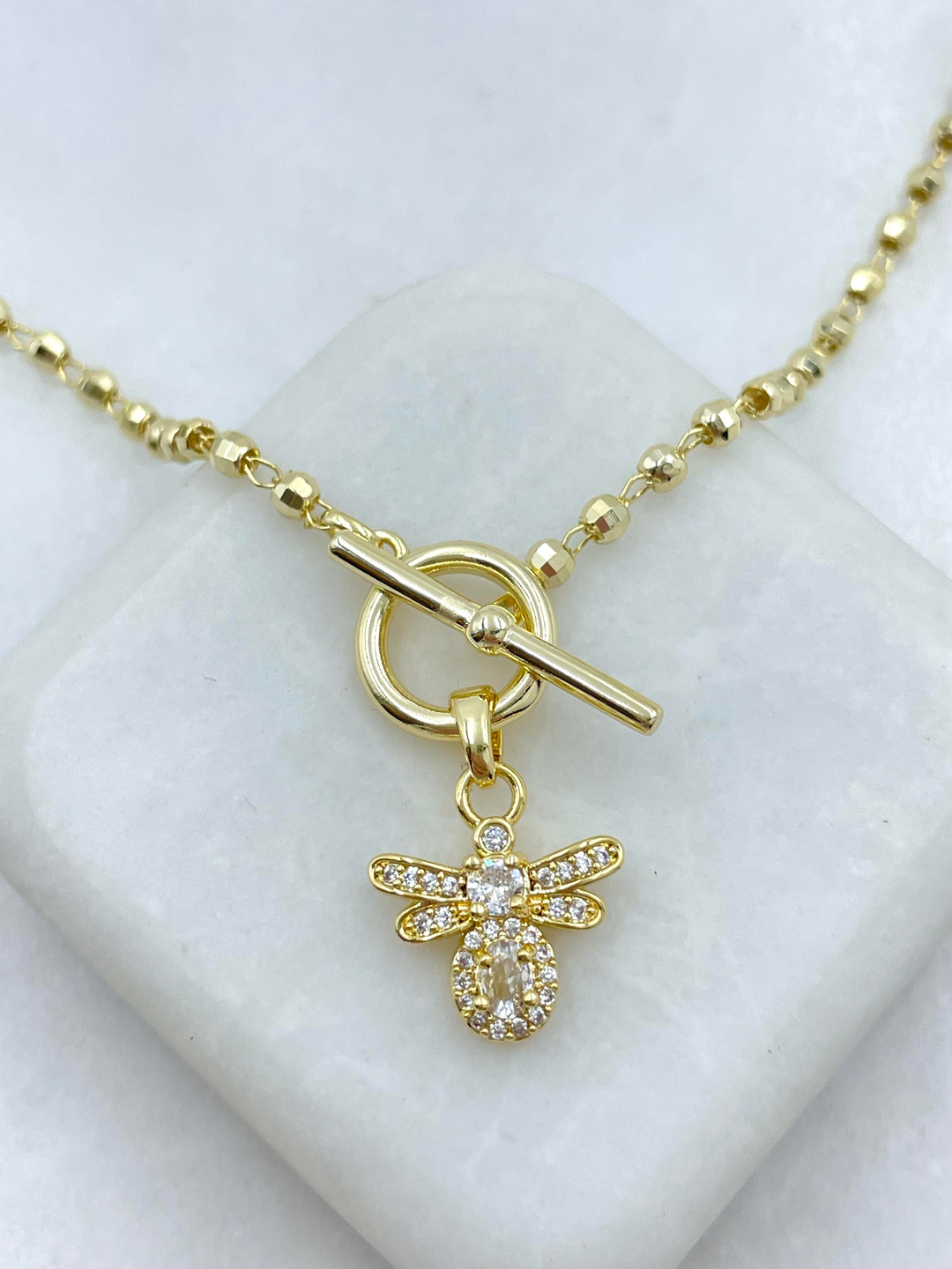 Altın Kaplama Arı Sallantılı Önden Kilit Kolye Gold