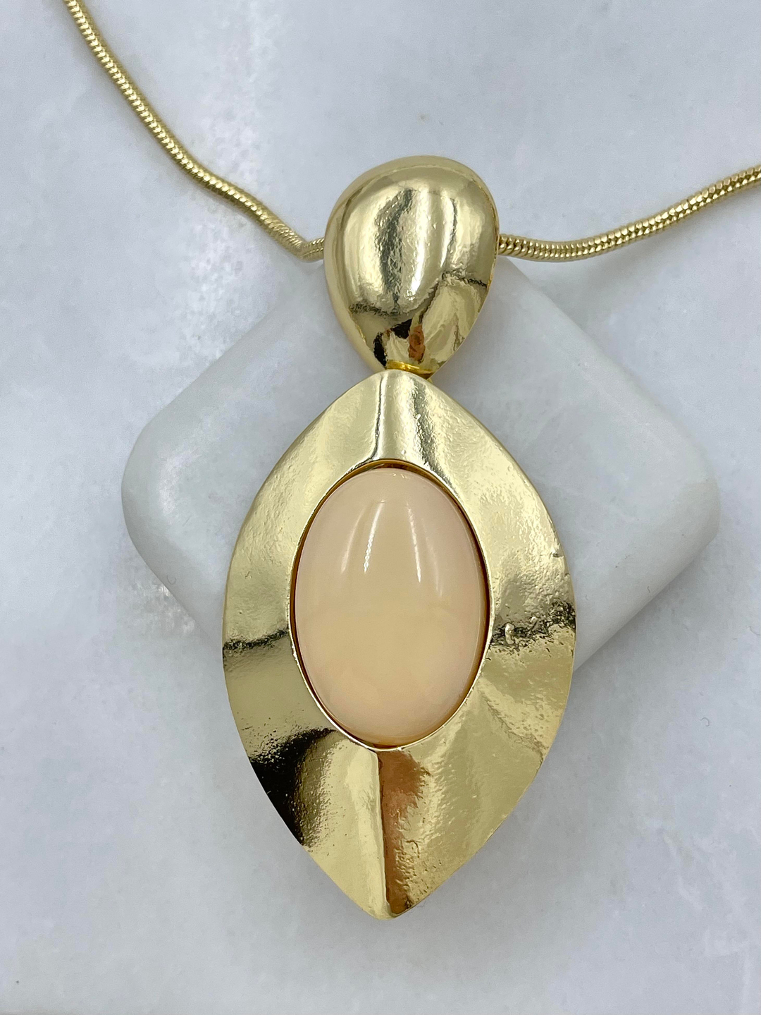 Altın Kaplama Doğal Taşlı Damla Model Vintage Kolye Ekru