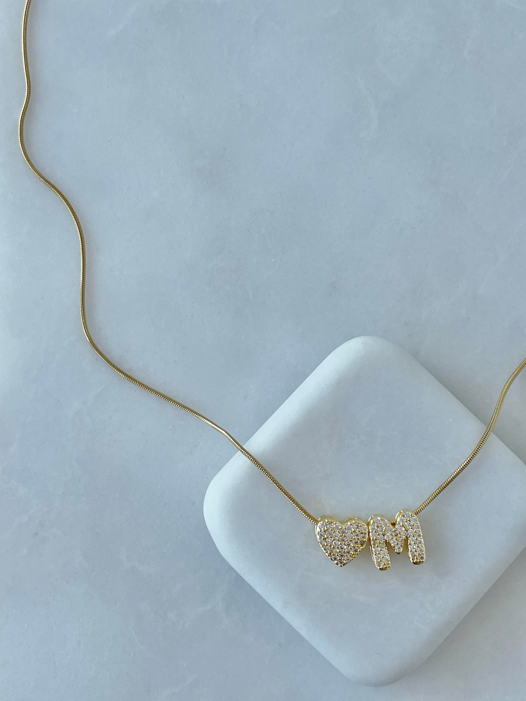 Çelik Gömme Taşlı Kalpli Harf Kolye Gold