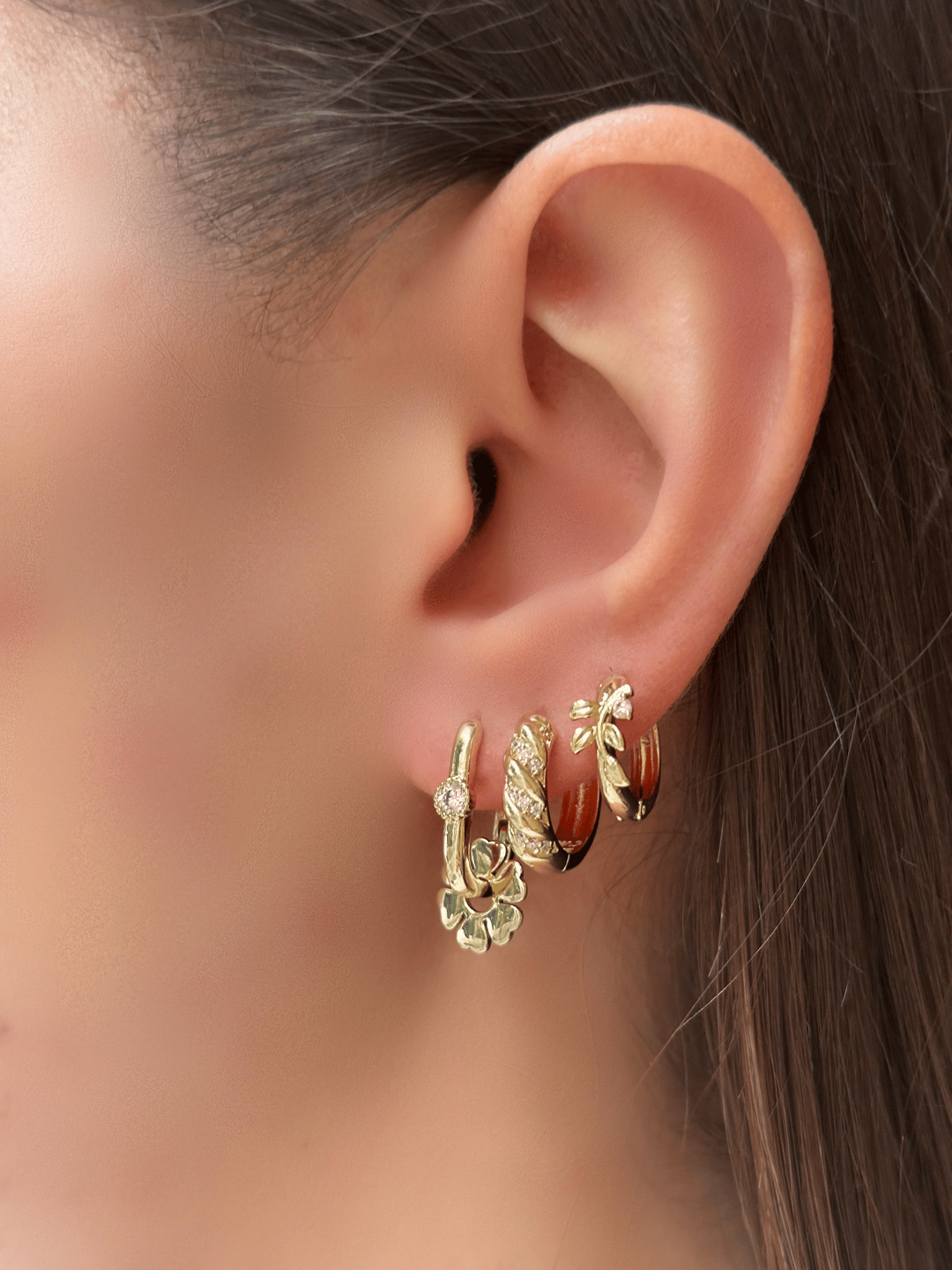 Özel Seri Kristal Taşlı Yaprak Model Küpe Gold