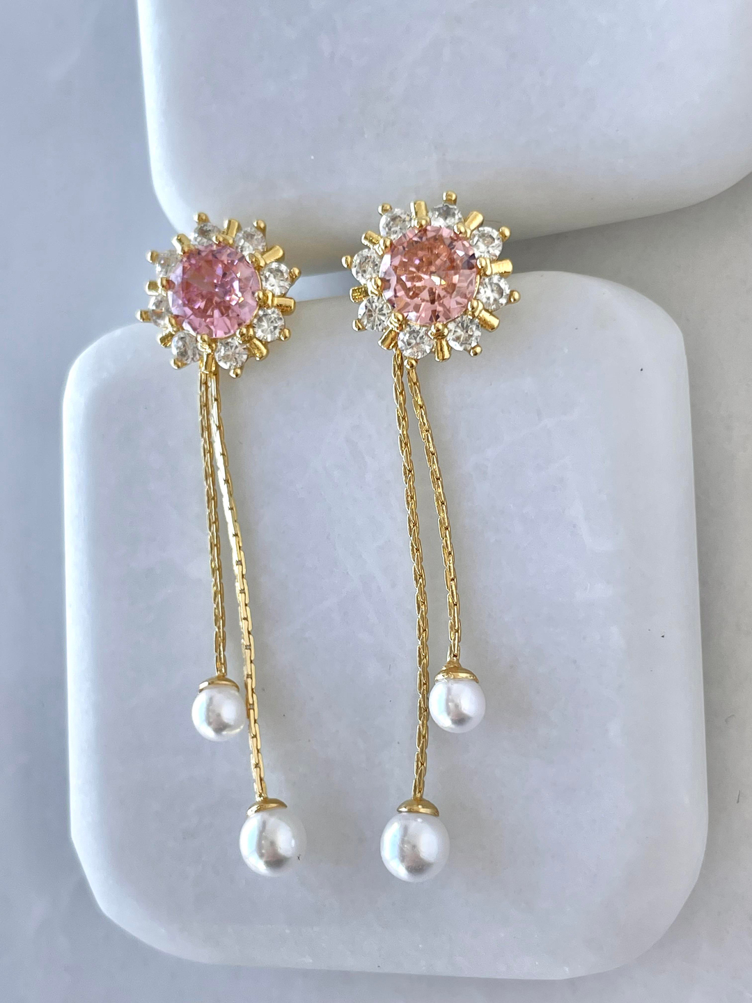 Altın Kaplama Pembe Kristal Taşlı İnci Sallantılı İkili Kullanım Küpe Gold